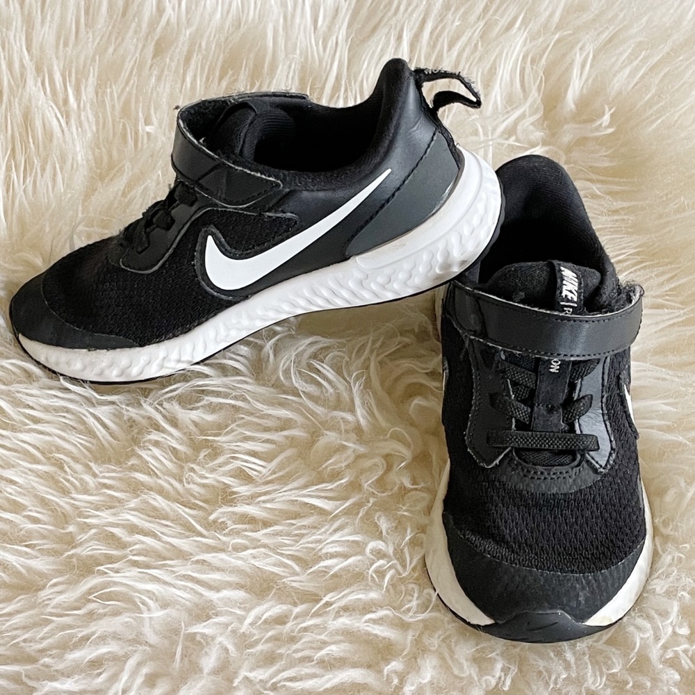 Nike Revolution 5, easy on and off, size 12
